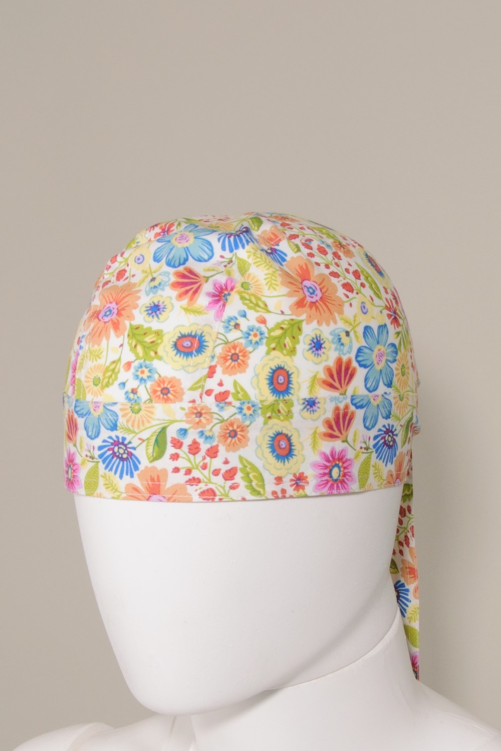 Boneta medicala cu imprimeu floral